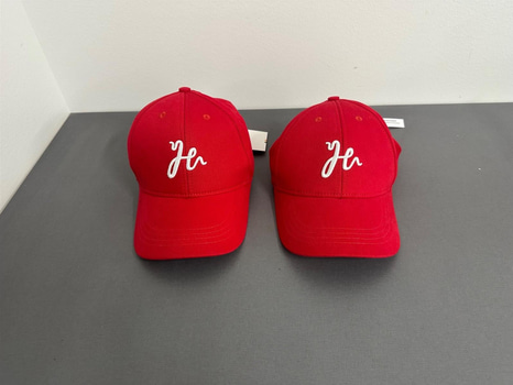 2 st. (NY) Keps, one size, Humbleton, röd.