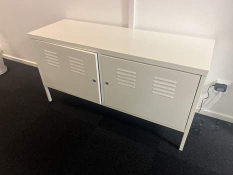 1 st. Förvaringsskåp i plåt