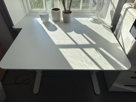 Höj och sänkbart skrivbord Ikea inkl. rullhurts