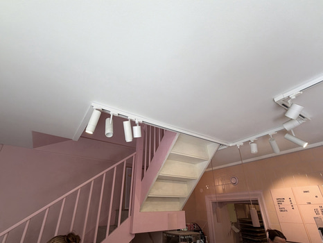 Takskenor med spotlights