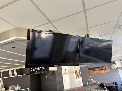 3 st displayskärmar