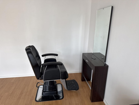 Frisörstol med bord & spegel