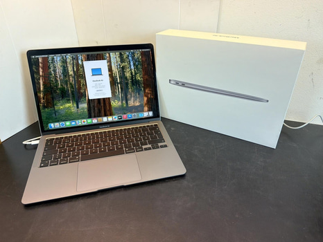 MacBook Air M1, 8 GB RAM, 256 GB SSD