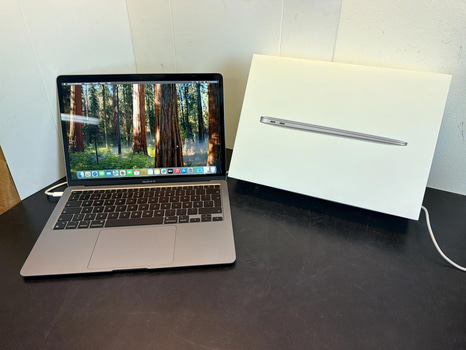 MacBook Air M1, 2020, 8 GB RAM