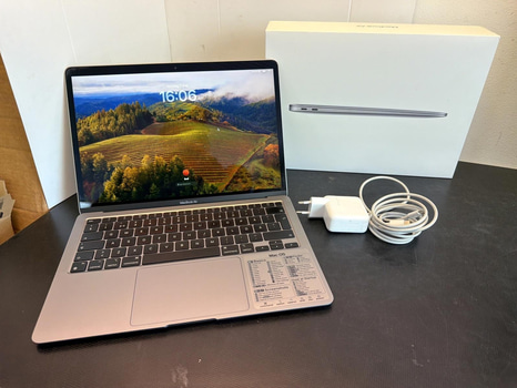 MacBook Air, M1, 8 GB RAM