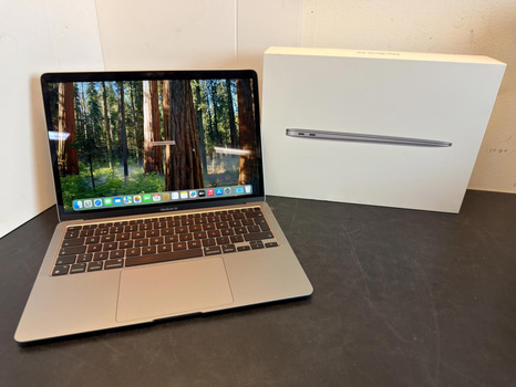 MacBook Air M1, 2020, 8 GB RAM