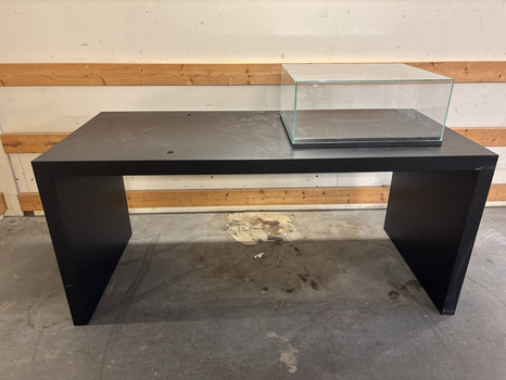 Visningsbord med glasmonter