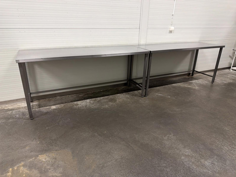 2 st rostfria bänkar.