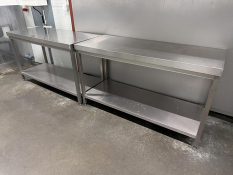 2 st rostfria bänkar