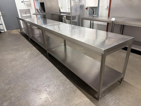 3 st rostfria bänkar