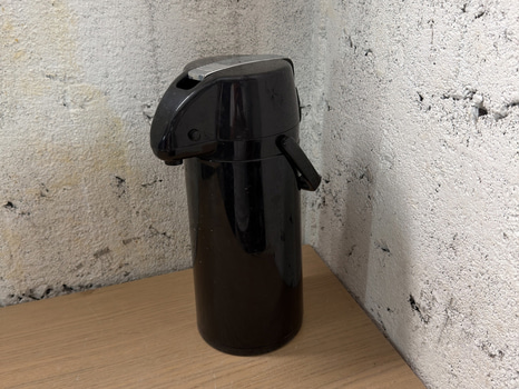 Pump-action thermos, black plastic, carrying handle