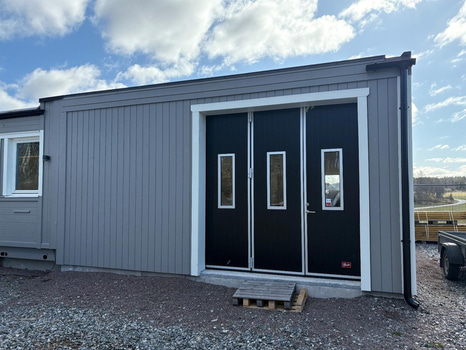 Isolerad utbyggnad, 9x6 meter, med Prido port