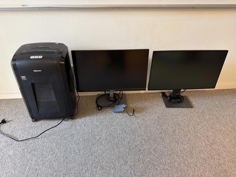 Dokumentförstörare & 2 st skärmar