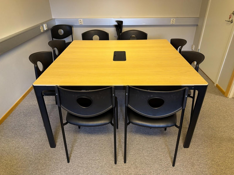 Konferensbord med 11 st stolar