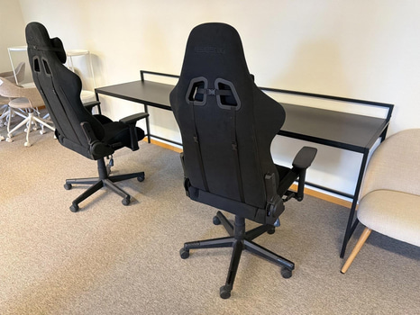 Kontorsstolar och bord