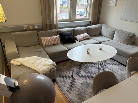 Divansoffa, bord m.m.