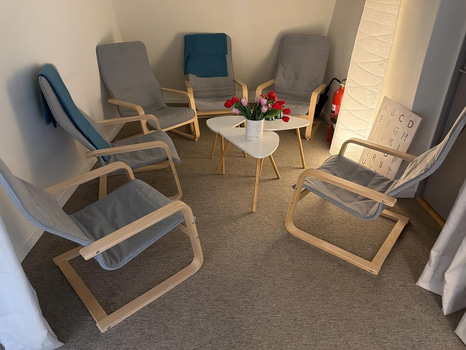 6 st fåtöljer m.m.