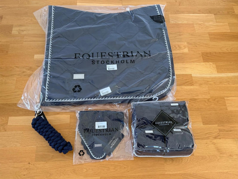 Dressyrschabrak, benlindor samt huva, Equestrian Stockholm, black/ navy