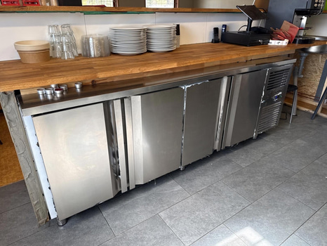 Rostfri kylbänk GastroTech | 4 dörrar