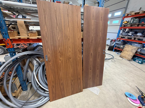 2 st skjutdörrar, träfanér
