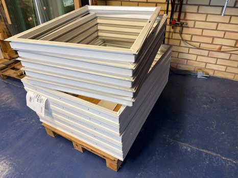 10 st fönsterkarmar utan glas – PVC