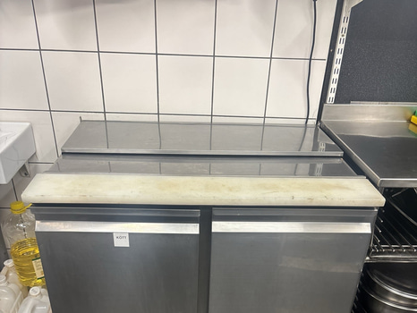 Kylbänk med plastkantiner. SweDan S900 STD