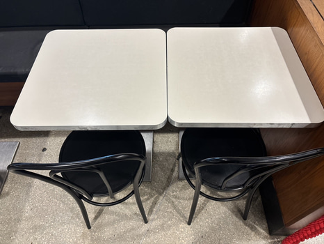 2 st. Bord inkl. 2 st. stolar