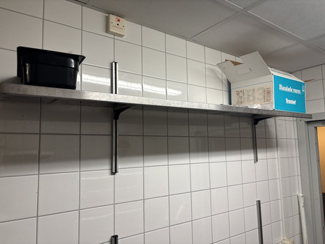 7 st. Rostfria vägghyllor