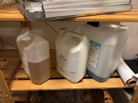 Hylla inkl diverse förbrukningsvaror