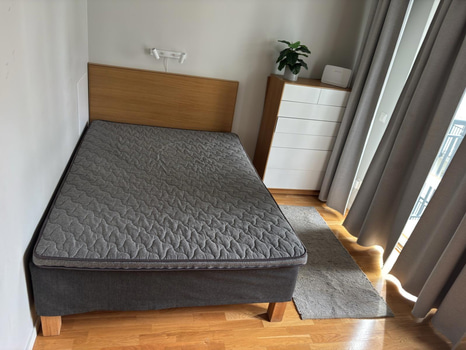 Inventarier till fullt möblerad enrummare - se alla bilder för komplett innehåll