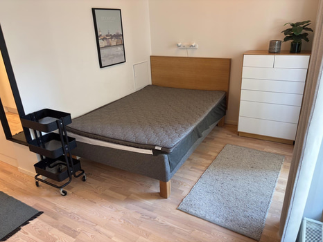 Inventarier till fullt möblerad enrummare - se alla bilder för komplett innehåll