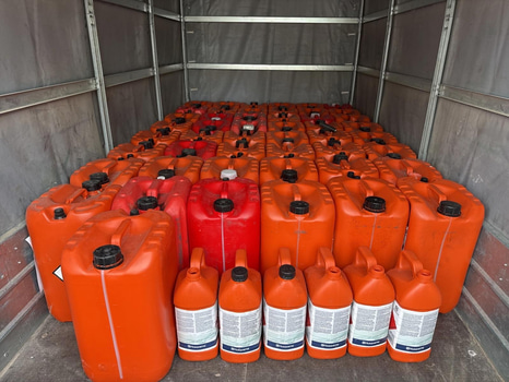 55 st tomma bränsledunkar