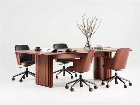 Konferensbord Karl Andersson & Söner, Opera - Nypris ca 65. 000 inkl. moms