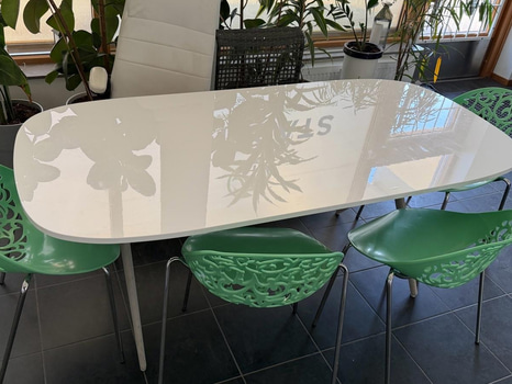 Bord vitt 185X90 cm inkl. 4 stolar