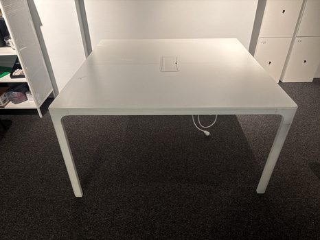 2 st. Konferensbord Ikea Bekant