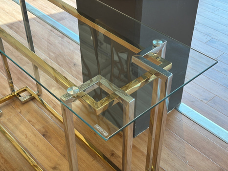 Sidobord med glasskiva, 120 cm