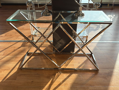 Sidobord med glasskiva