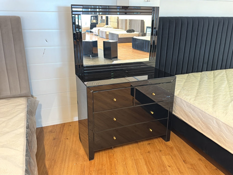 Spegelbyrå, blanksvart