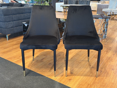 2 st stolar, svart sammet
