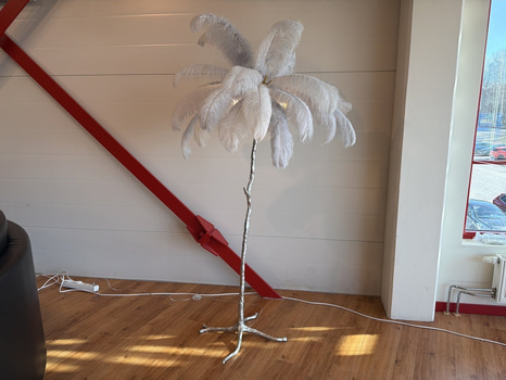 Golvlampa med fjädrar, höjd ca 160 cm