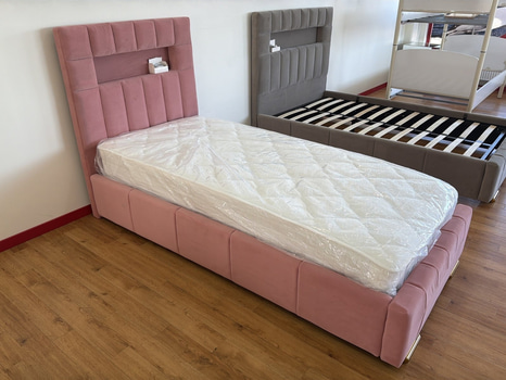 Säng med sänggavel i rosa sammet, 90x200 cm