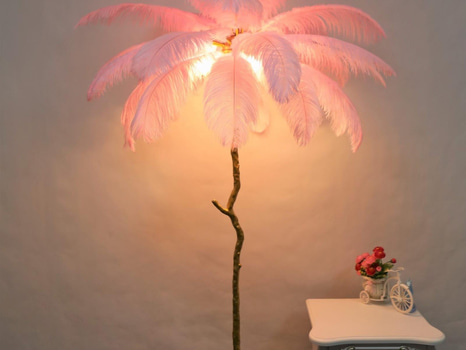 Golvlampa med fjädrar, höjd ca 160 cm, rosa, NY