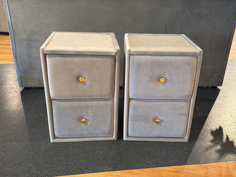 2 st sängbord, rosa sammet