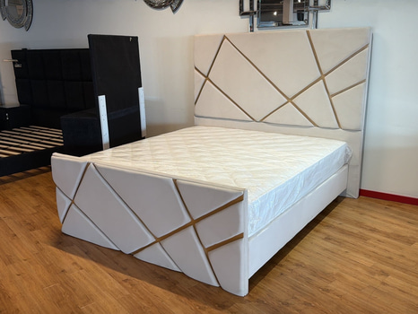 Säng med sänggavlar i beige sammet, 180x200 cm