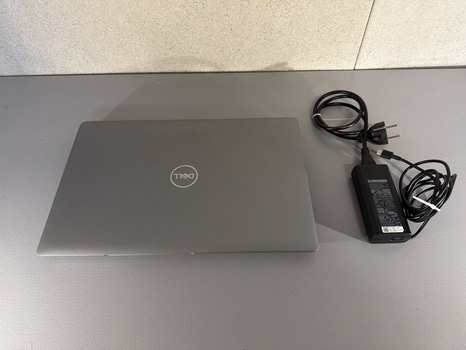 Bärbar dator Dell Modell: Latitude 5550 RAM: 16GB = 2x8 GB DDR5  Operativsystem: Windows Laddare medföljer: Ja Lagring: 512GB SSD