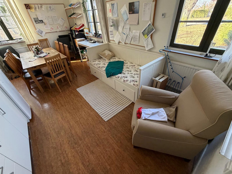 Rum #3 - diverse möbler, bl.a. kökssoffa, fåtöljer m.m.