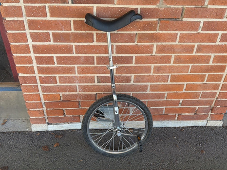 Enhjuling, svart, metall och plast