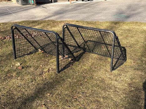 2 st mål för utomhusbruk i metall, 115x74 cm