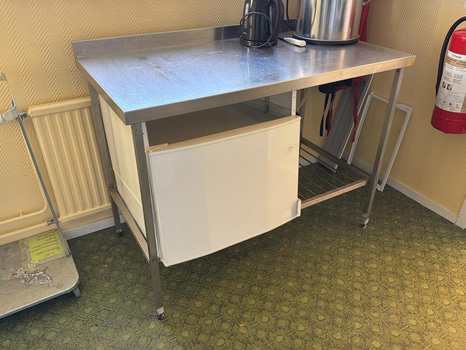 Arbetsbänk i rostfritt stål, 120x65 cm