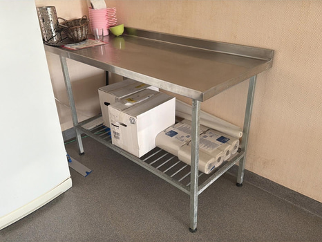 Rostfri arbetsbänk, 150x65x90 cm